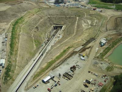 At Deer Run Mine in Hillsboro, IL, Vecellio & Grogan moved approx. 2.3 million cu. yds. of earth to dig a 100-ft. deep slope shaft for the construction of a concrete tunnel that will be used to haul coal out from within the mine.
